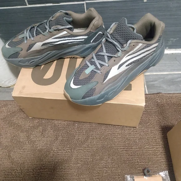 YEEZY BOOST 700 GEODE